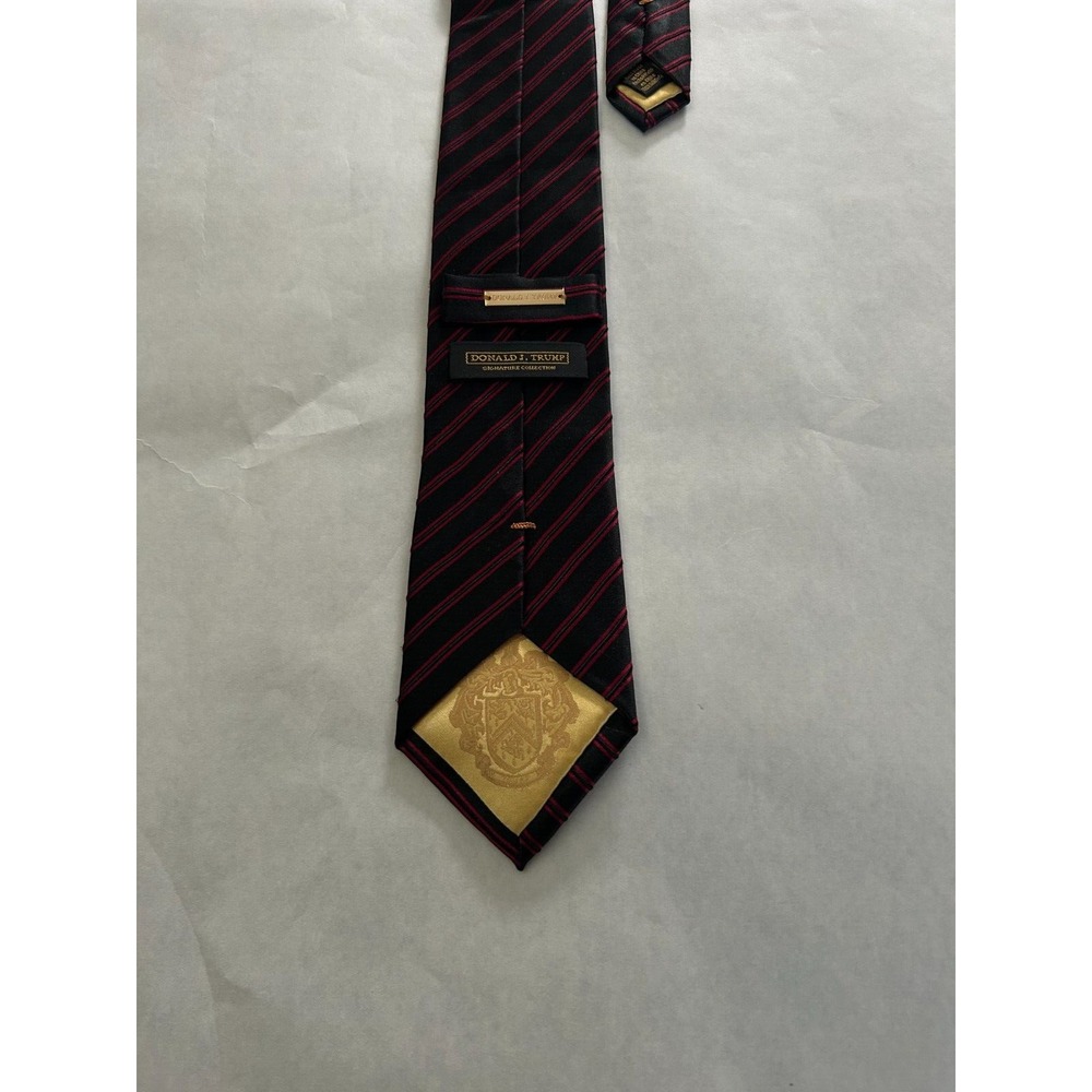 DONALD J TRUMP SIGNATURE COLLECTION SILK‎  BLACK RED NECKTIE TIE EUC FORMAL